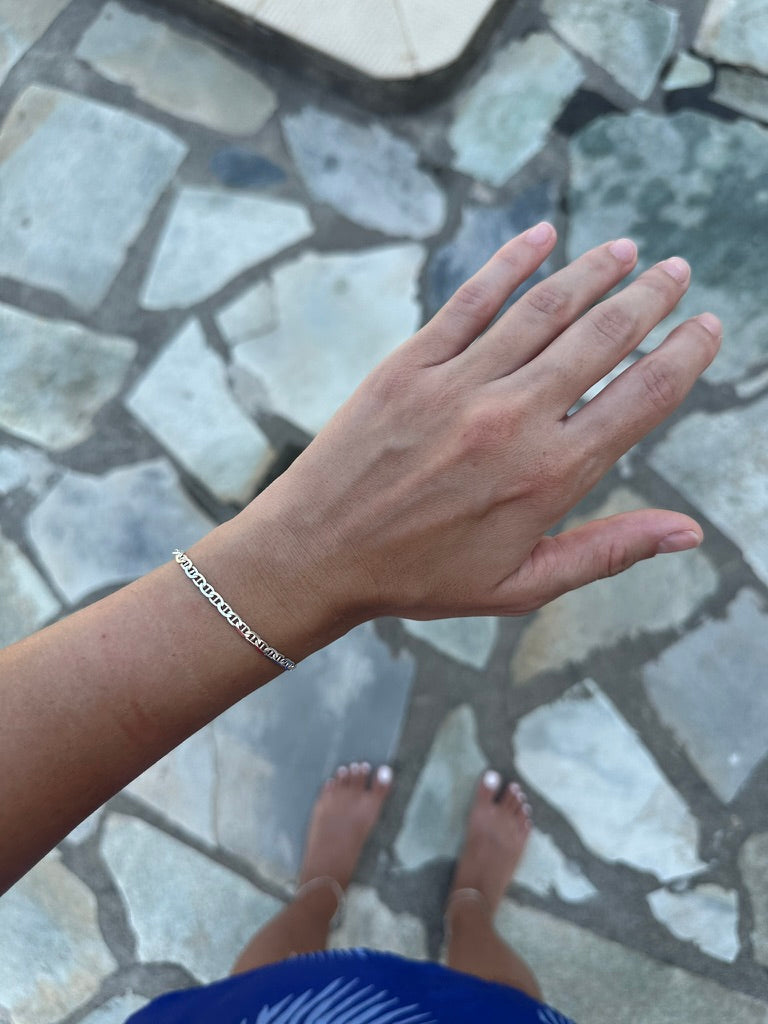Theta bracelet