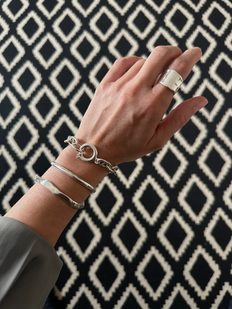 Bold link bracelet