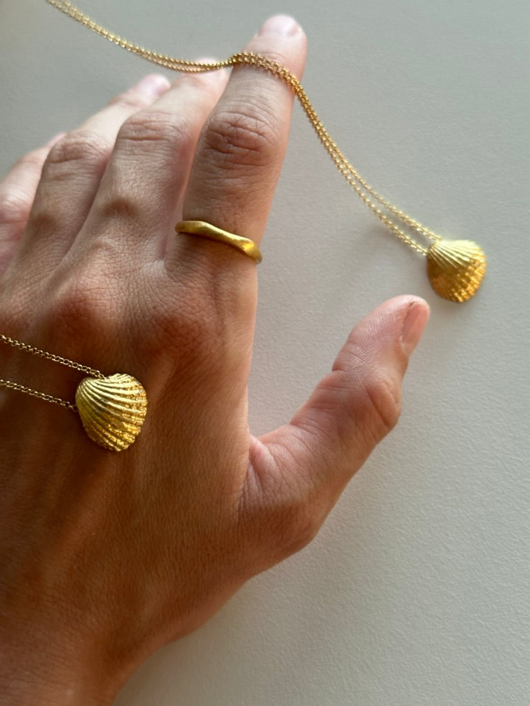 Mobius ring