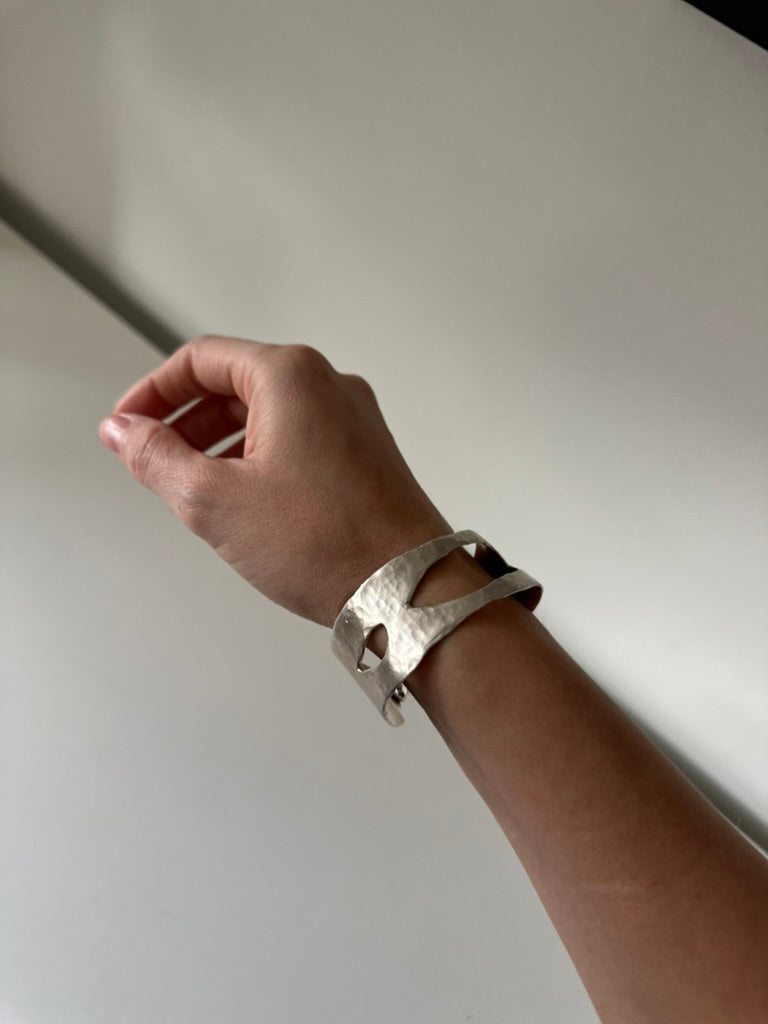 Echo cuff