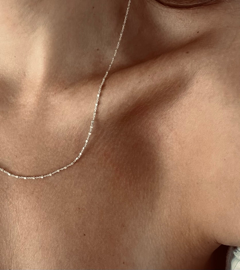 Minimalist diamond-finished chain