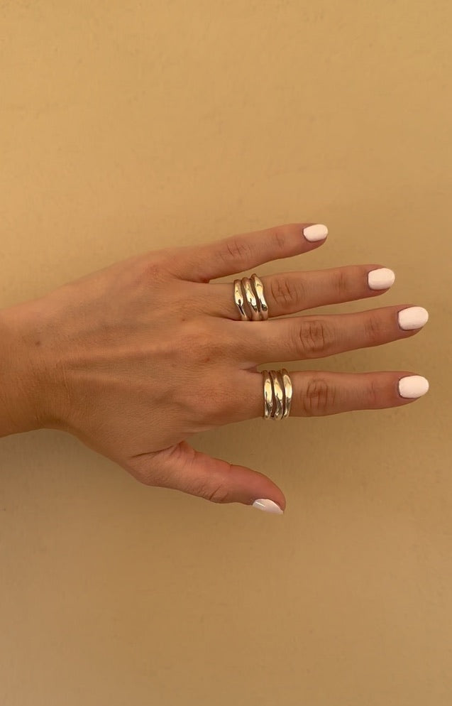 Wave triple ring
