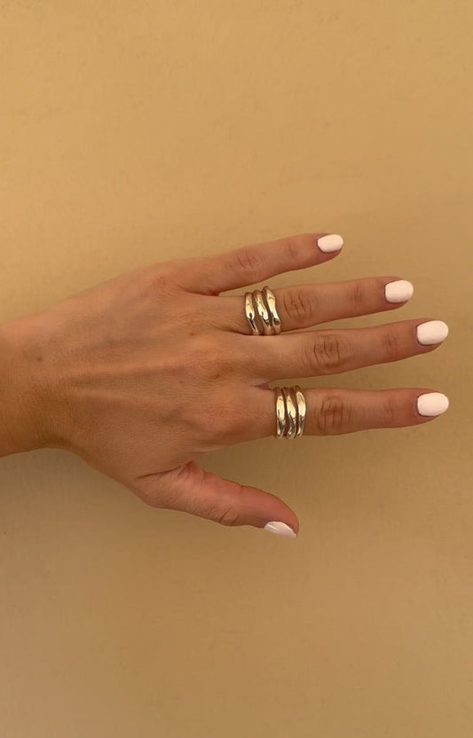 Wave triple ring