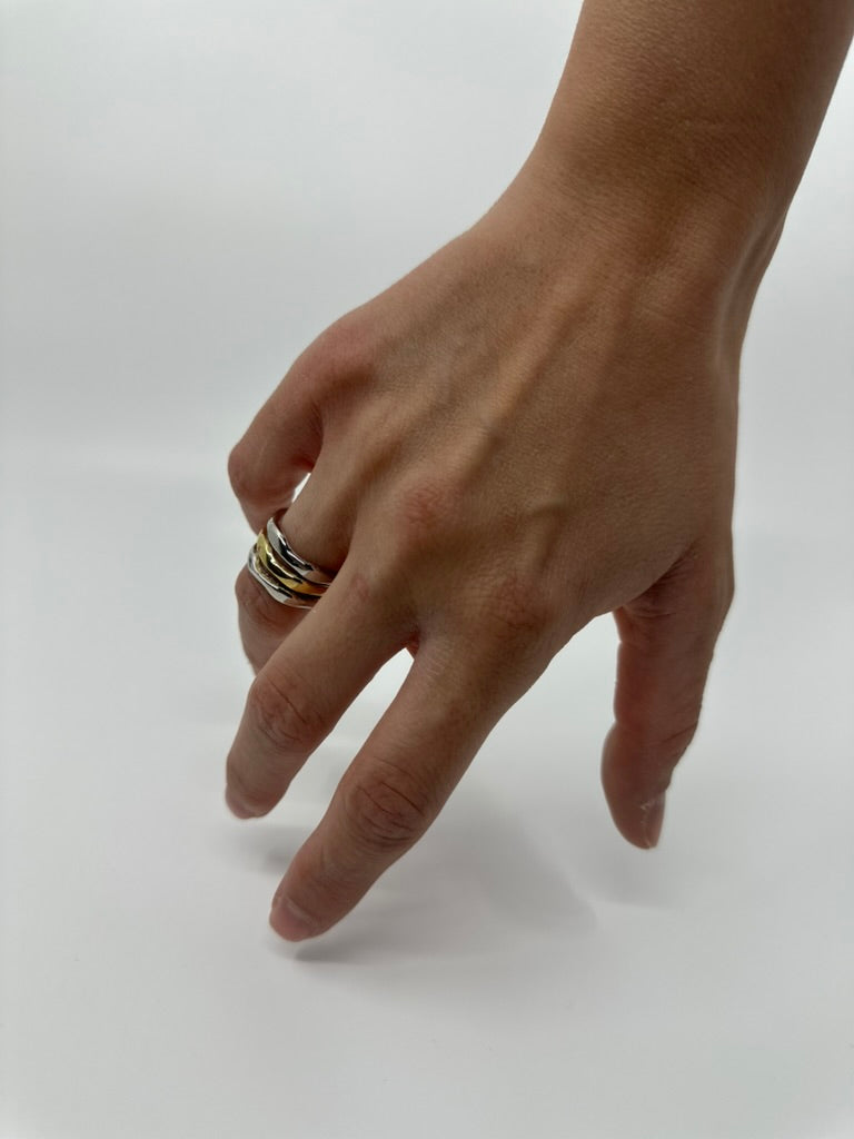 Wave triple ring