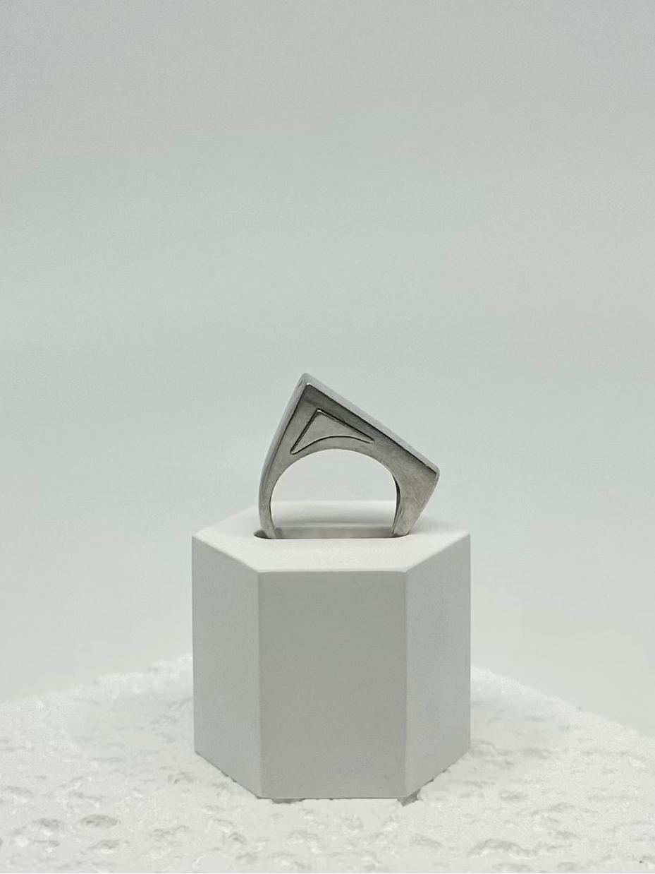 Diagonal ring