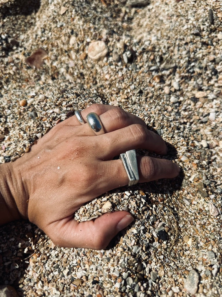 Diagonal ring