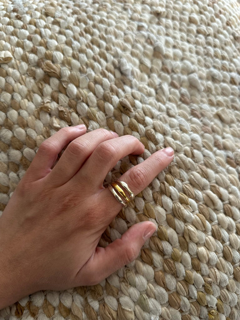 Wave triple ring