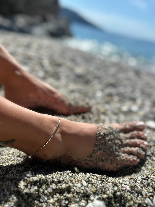 Minimalist anklet