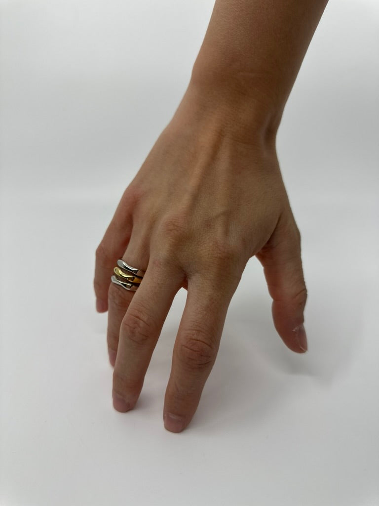 Wave triple ring