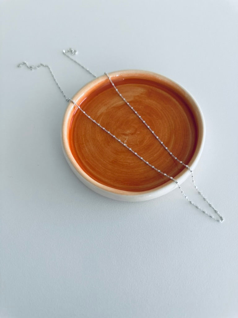 Minimalist diamond-finished chain